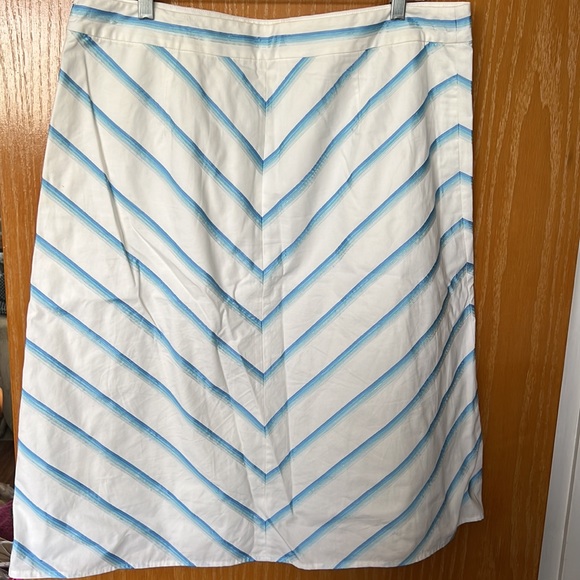 Banana Republic spring/summer skirt - Picture 2 of 4